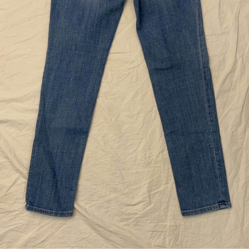 Ann Taylor Loft Relaxed Skinny Jeans 
Size 2/26 
Light Wash Distressed Denim - Picture 5 of 16
